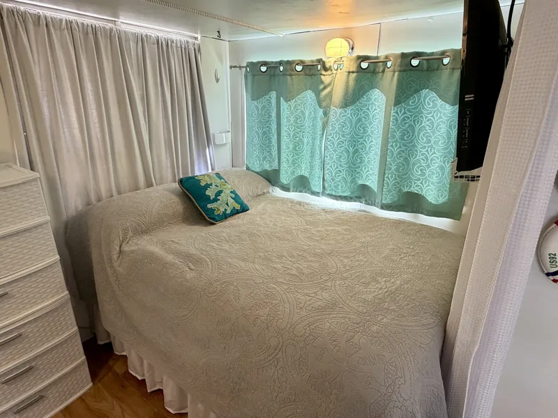 Slide: The Image of Custom 9 x 27 Floating Cabin - 1969 Drift-R-Cruz - 238sqft 1969 - 6146099
