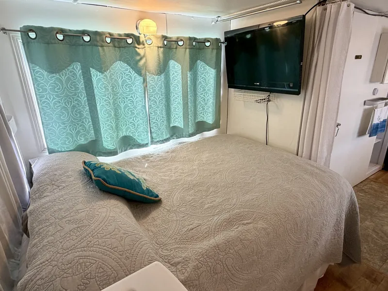 Slide: The Image of Custom 9 x 27 Floating Cabin - 1969 Drift-R-Cruz - 238sqft 1969 - 6146100