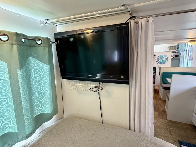 Slide: The Image of Custom 9 x 27 Floating Cabin - 1969 Drift-R-Cruz - 238sqft 1969 - 6146101