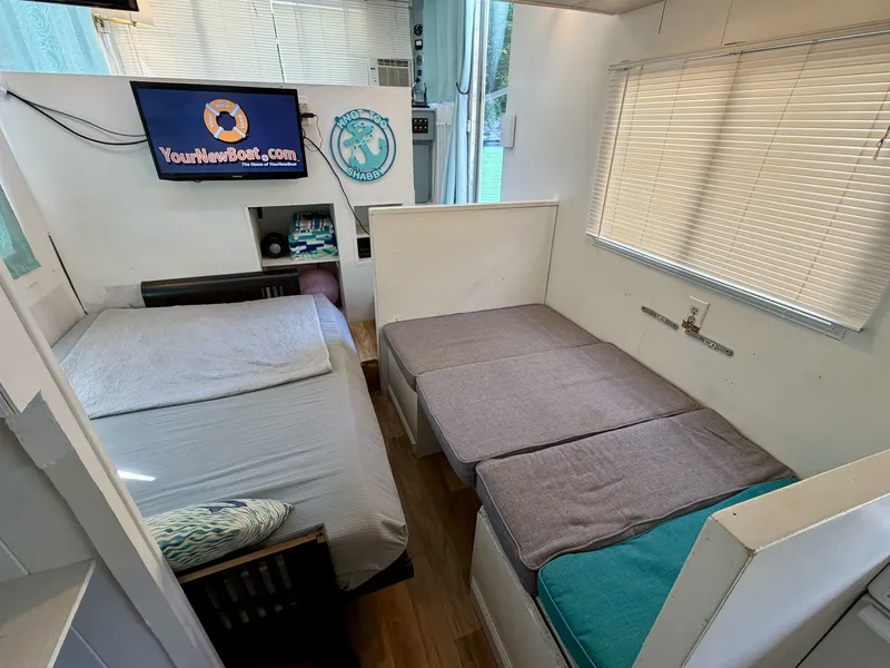 Slide: The Image of Custom 9 x 27 Floating Cabin - 1969 Drift-R-Cruz - 238sqft 1969 - 6146113