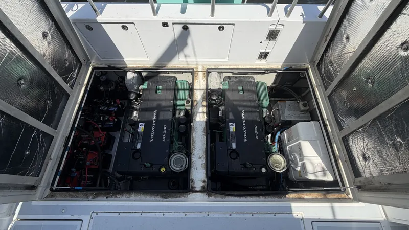 Slide: The Image of Twin Volvo Penta (330 HP) D6-330A-F Diesel Engines - 6306497