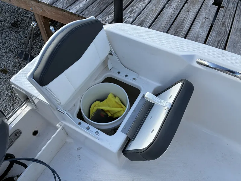 Slide: The Image of Robalo R160 Center Console 2025 - 6154873