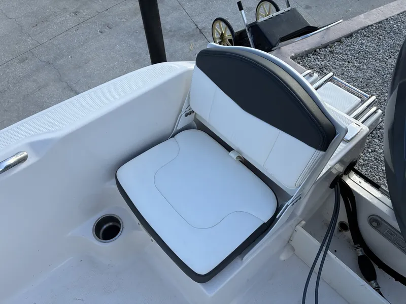 Slide: The Image of Robalo R160 Center Console 2025 - 6154874