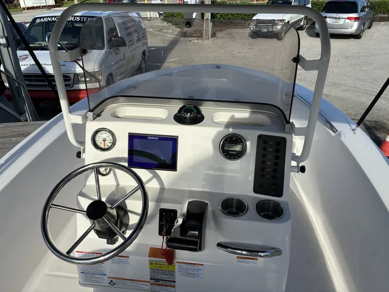 Slide: The Image of Robalo R160 Center Console 2025 - 6154867