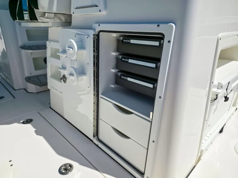 Slide: The Image of Sea Fox 328 Commander 2027 - 7581809