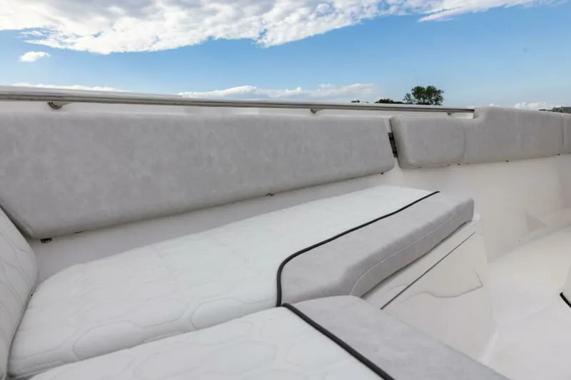 Slide: The Image of Sea Fox 328 Commander 2027 - 6155045