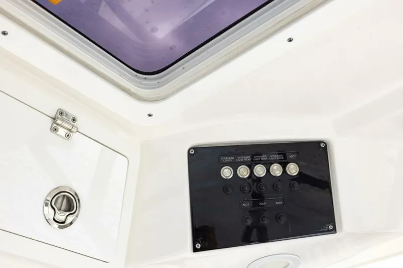 Slide: The Image of Sea Fox 328 Commander 2027 - 6155065