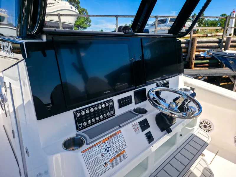 Slide: The Image of Sea Fox 328 Commander 2027 - 7581807