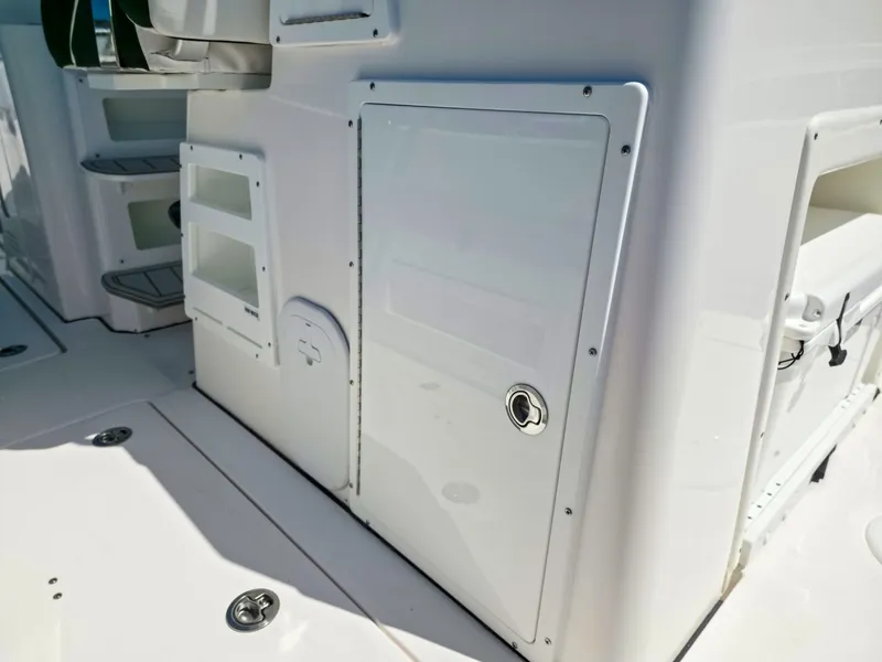 Slide: The Image of Sea Fox 328 Commander 2027 - 7581808