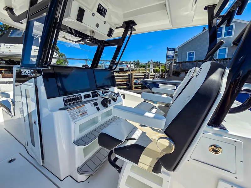 Slide: The Image of Sea Fox 328 Commander 2027 - 7581805