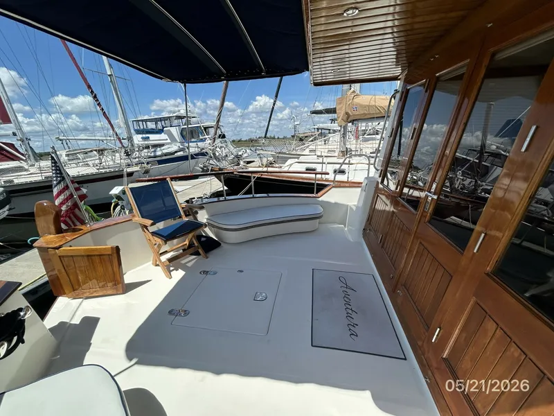 Slide: The Image of 43' Menorquin aftdeck port - 6155144