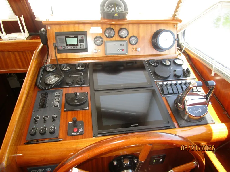 Slide: The Image of 43' Menorquin pilothouse helm2 - 6155182