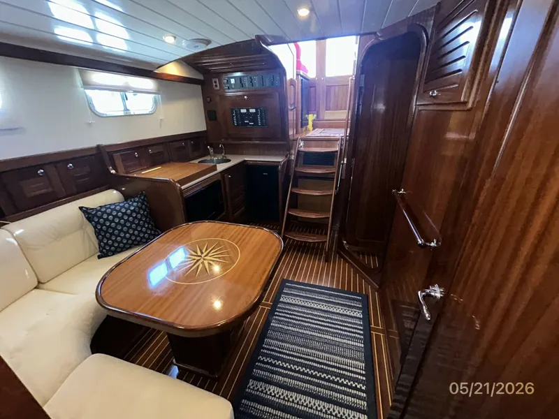 Slide: The Image of 43' Menorquin salon aft - 6155191
