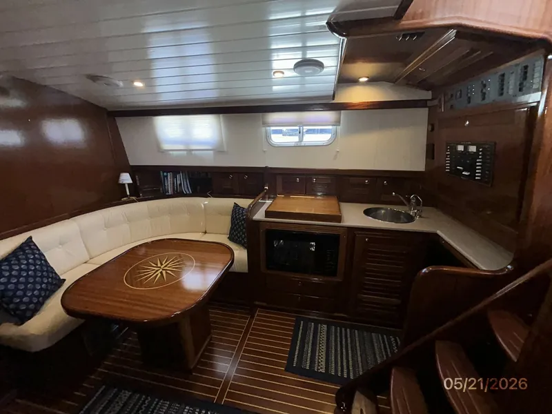 Slide: The Image of 43' Menorquin salon starboard - 6155195