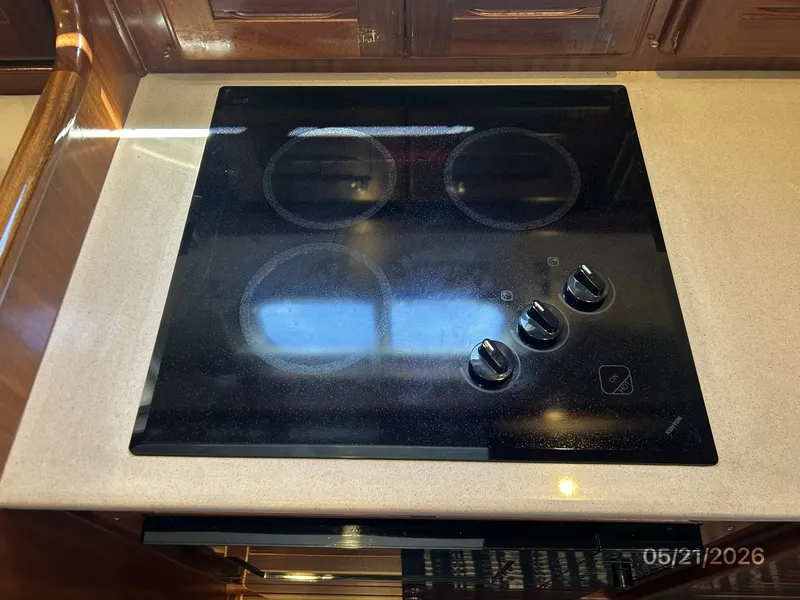 Slide: The Image of 43' Menorquin galley cooktop - 6155162