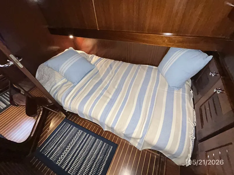 Slide: The Image of 43' Menorquin guest stateroom aft berth - 6155168