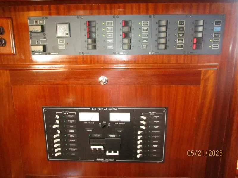 Slide: The Image of 43' Menorquin electrical panels - 6155154