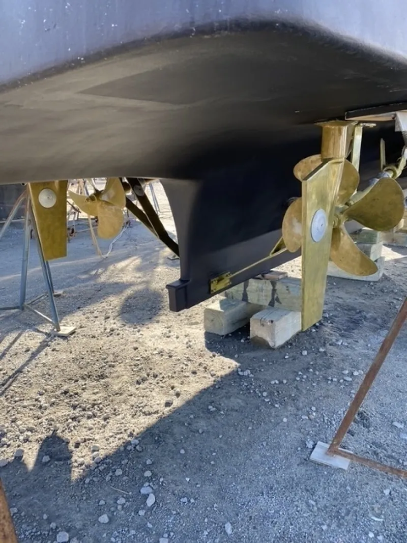 Slide: The Image of 43' Menorquin running gear - 6179087