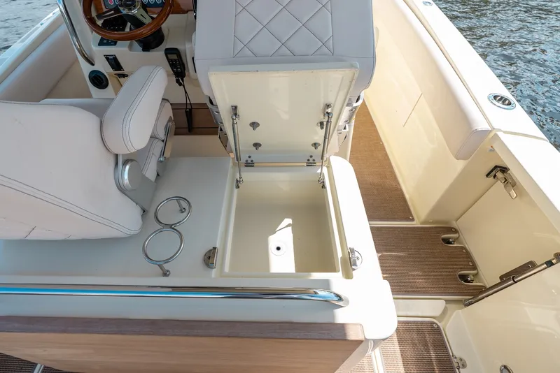 Slide: The Image of Chris-Craft 30 Catalina 2024 - 6163764
