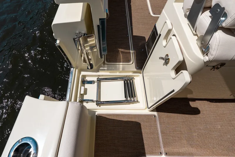 Slide: The Image of Chris-Craft 30 Catalina 2024 - 6163782