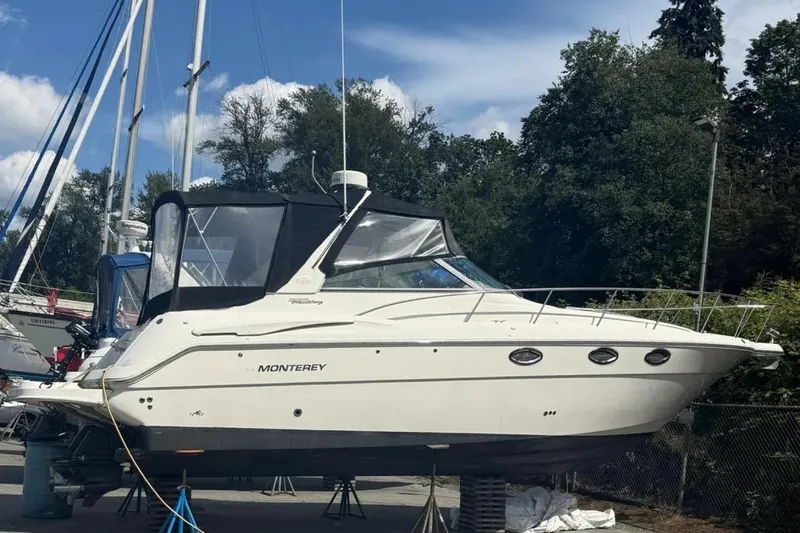 The Image of Monterey 322 Cruiser 2005 - 6179289
