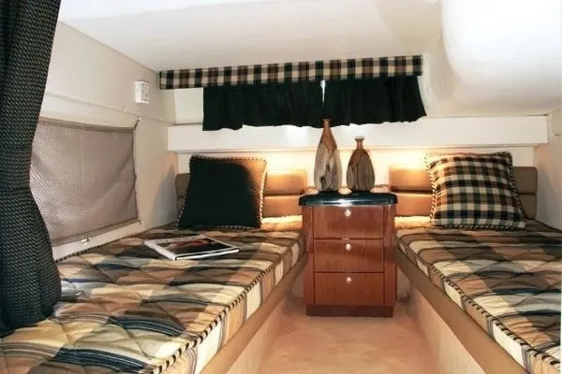 Slide: The Image of Monterey 322 Cruiser 2005 - 6204259