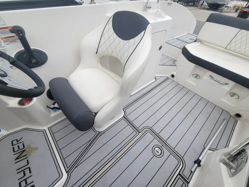 Slide: The Image of Bayliner DX 2200 2023 - 6179680