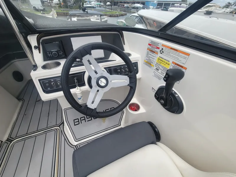 Slide: The Image of Bayliner DX 2200 2023 - 6179673