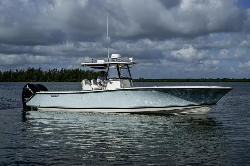 The Image of Pursuit 3480 Center Console 2005 - 6180069