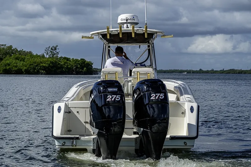 Slide: The Image of Pursuit 3480 Center Console 2005 - 6180103