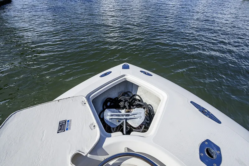 Slide: The Image of Pursuit 3480 Center Console 2005 - 6180091