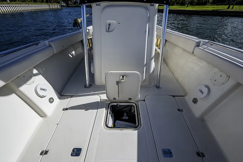 Slide: The Image of Pursuit 3480 Center Console 2005 - 6180093