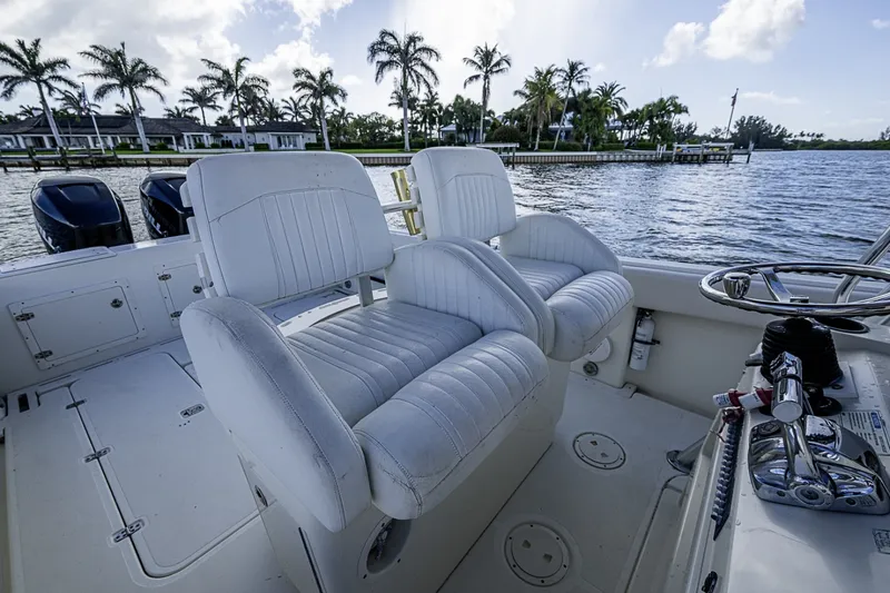 Slide: The Image of Pursuit 3480 Center Console 2005 - 6180100