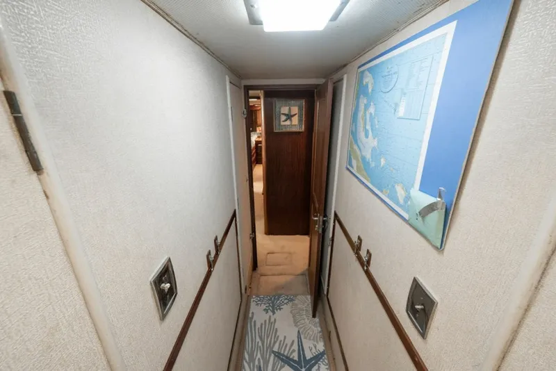 Slide: The Image of Hatteras Yacht Fish 1979 - 6180193