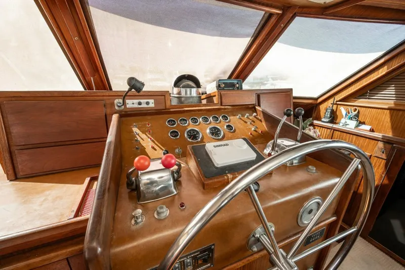 Slide: The Image of Hatteras Yacht Fish 1979 - 6180227