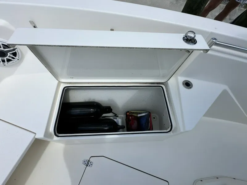 Slide: The Image of Cobia 240 CC 2021 - 6183925