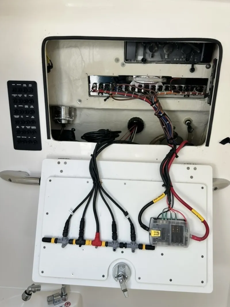 Slide: The Image of Cobia 240 CC 2021 - 6183950