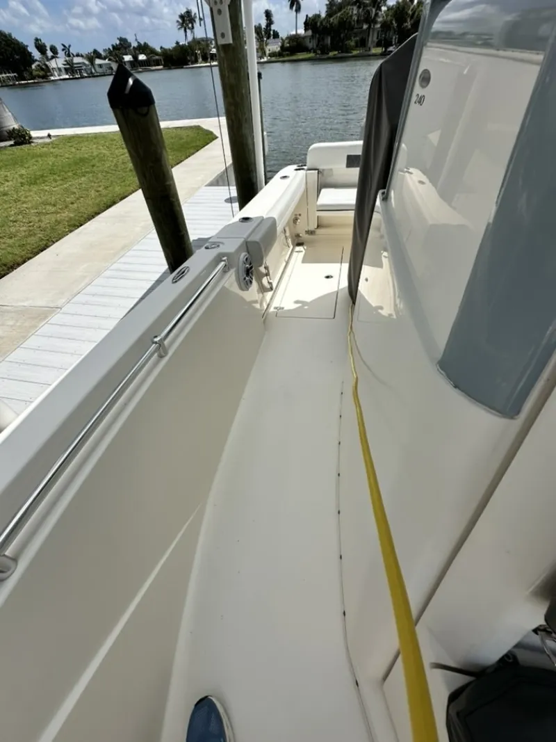 Slide: The Image of Cobia 240 CC 2021 - 6183960