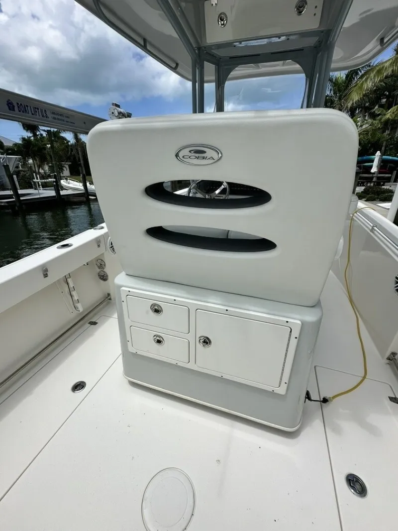 Slide: The Image of Cobia 240 CC 2021 - 6184004
