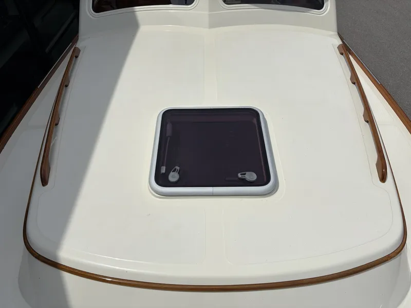 Slide: The Image of Hinckley Yachts 36 Picnic EP 2004 - 6186434