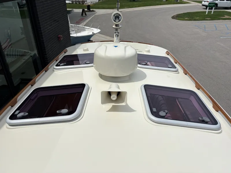 Slide: The Image of Hinckley Yachts 36 Picnic EP 2004 - 6186439
