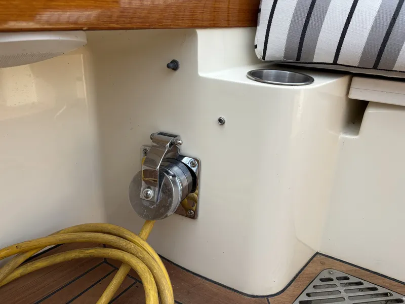 Slide: The Image of Hinckley Yachts 36 Picnic EP 2004 - 6186453