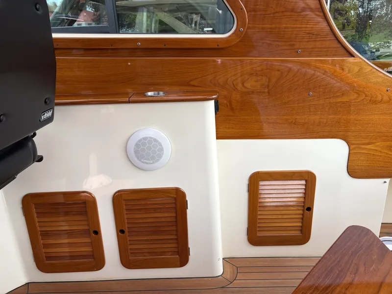 Slide: The Image of Hinckley Yachts 36 Picnic EP 2004 - 6186461