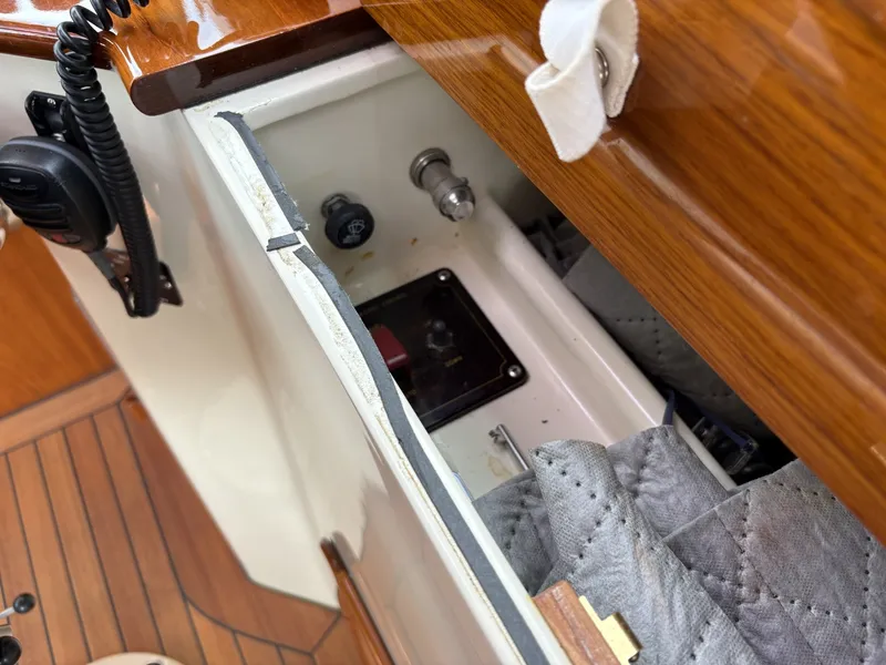 Slide: The Image of Hinckley Yachts 36 Picnic EP 2004 - 6186462