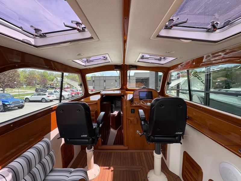 Slide: The Image of Hinckley Yachts 36 Picnic EP 2004 - 6186463
