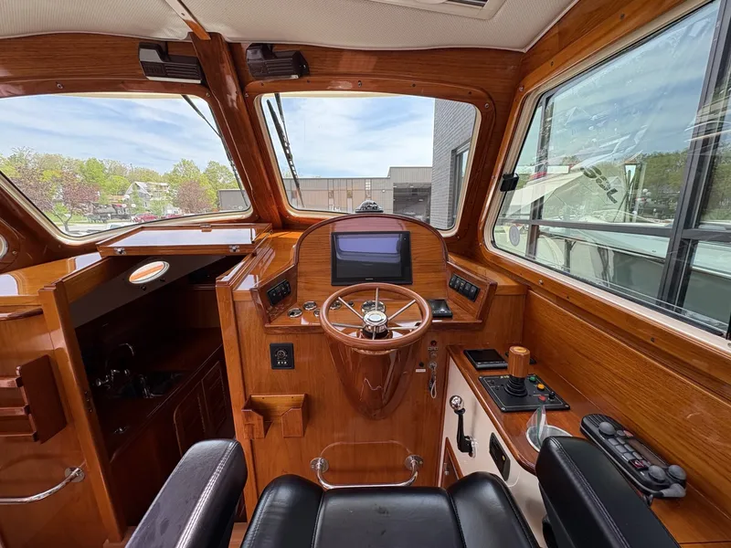 Slide: The Image of Hinckley Yachts 36 Picnic EP 2004 - 6186467