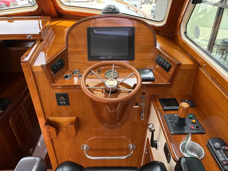 Slide: The Image of Hinckley Yachts 36 Picnic EP 2004 - 6186466