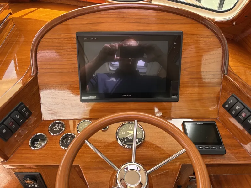 Slide: The Image of Hinckley Yachts 36 Picnic EP 2004 - 6186468