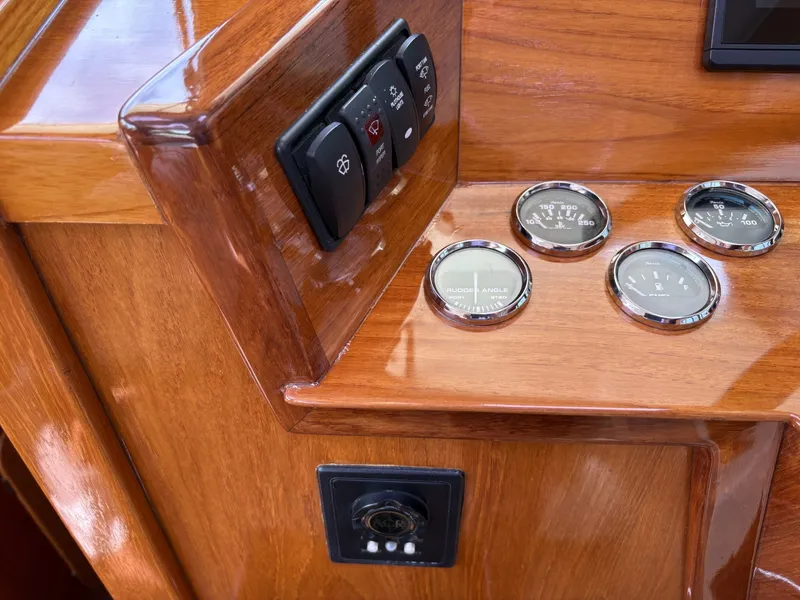 Slide: The Image of Hinckley Yachts 36 Picnic EP 2004 - 6186472