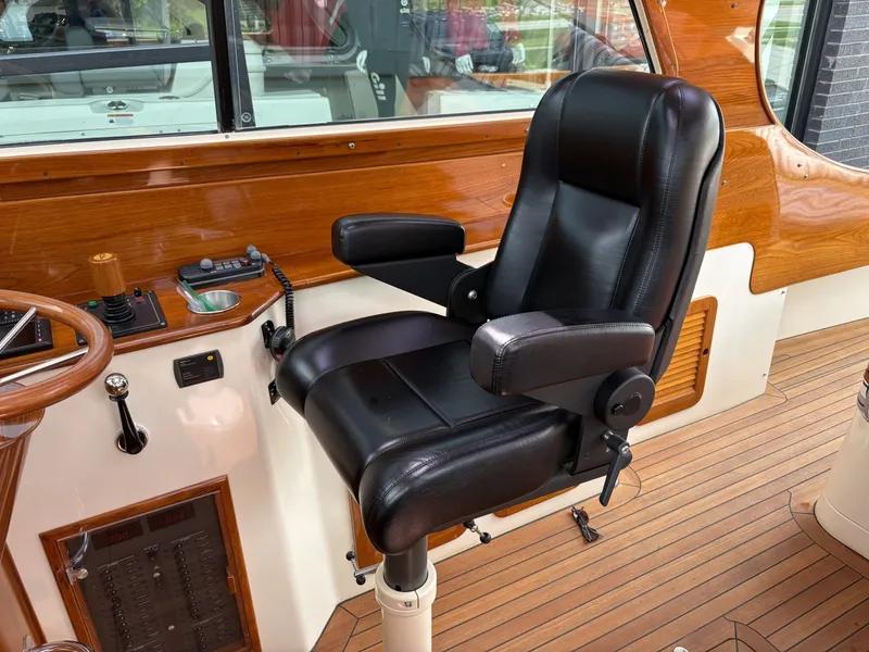 Slide: The Image of Hinckley Yachts 36 Picnic EP 2004 - 6186485